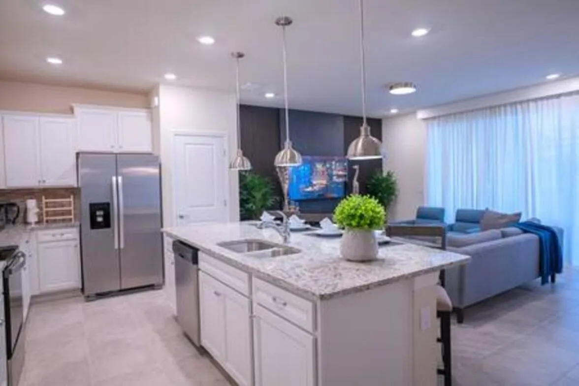 New Home W Heated Pool & Bbq Grill
